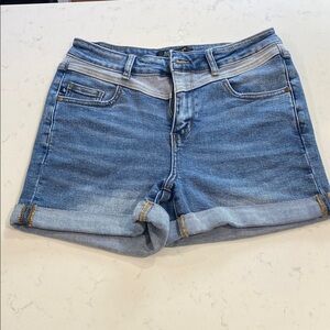 LIKE NEW Judy Blue Women's Blue Jean Shorts Size M